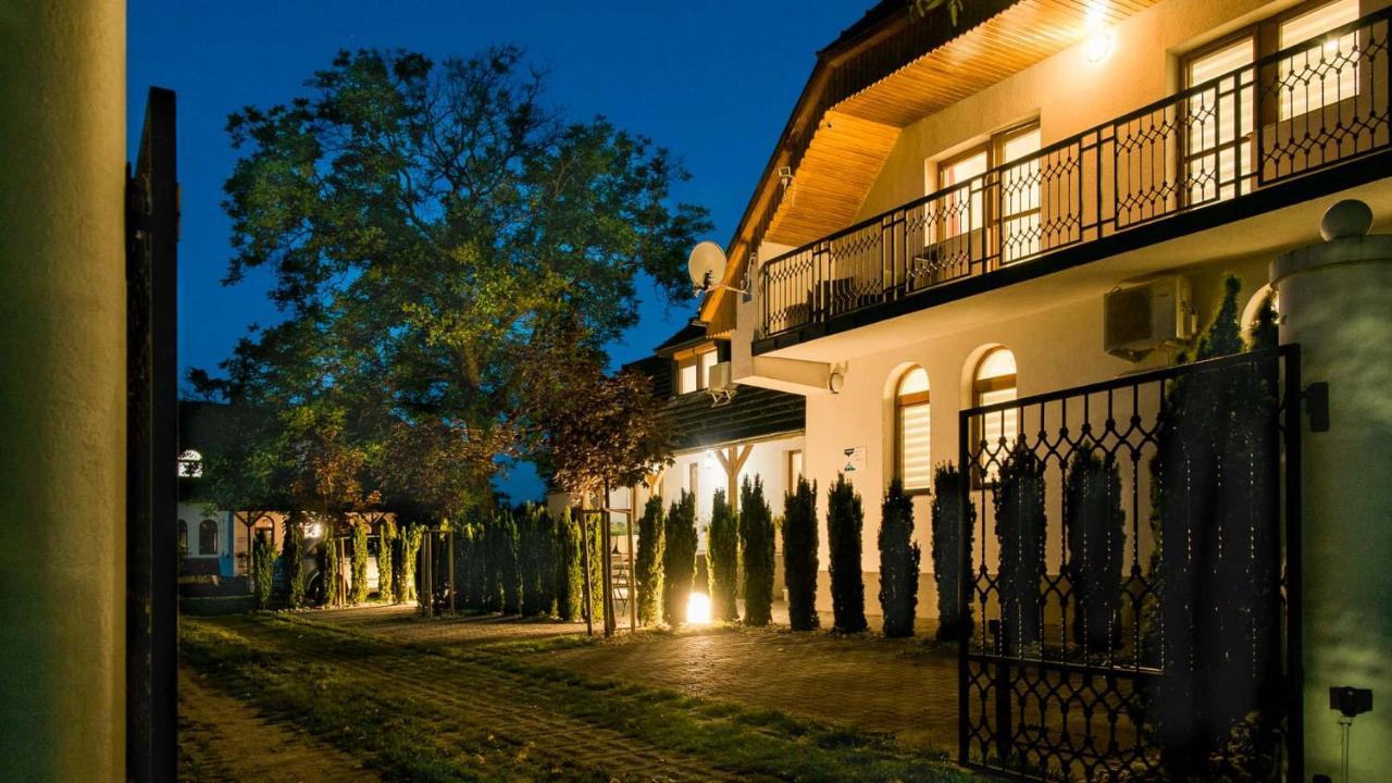 Diofa Apartman Keszthely Esterno foto